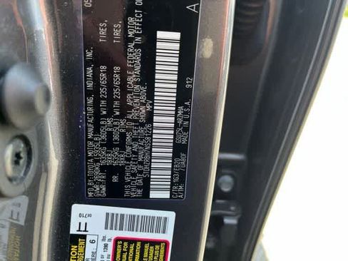 Used 2022 Toyota Highlander XLE AWD/4WD image 9