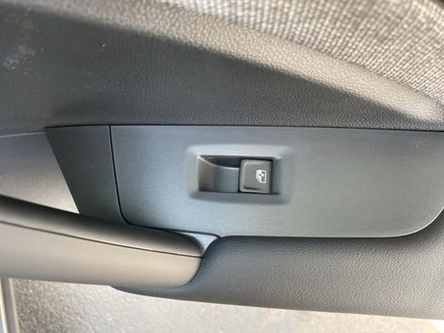 Used 2025 Volkswagen Tiguan S AWD/4WD image 32