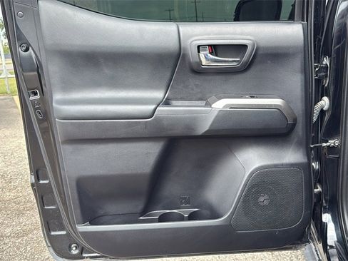 Used 2021 Toyota Tacoma Limited image 13