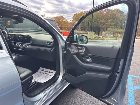 Used 2025 Mercedes-Benz GLS 450 4MATIC image 17