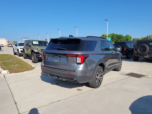 Used 2025 Ford Explorer ST-Line AWD/4WD image 5