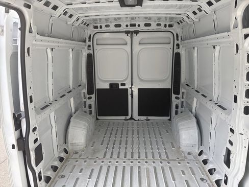 Used 2025 RAM ProMaster 2500 w/ Convenience Group image 22