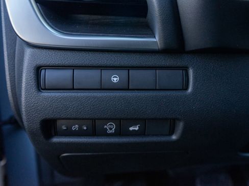 Used 2023 Nissan Rogue Platinum image 16