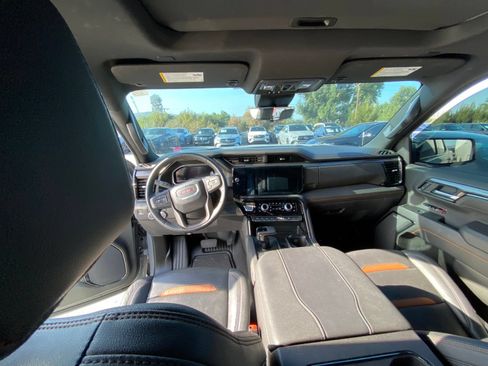 Used 2024 GMC Sierra 1500 AT4 w/ Technology Package AWD/4WD image 14