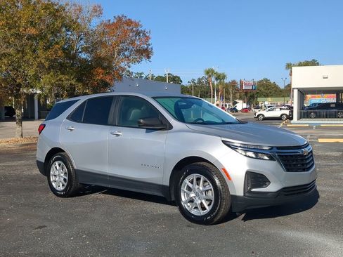 Used 2022 Chevrolet Equinox LS w/ LS Convenience Package image 2