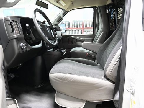 Used 2019 GMC Savana 2500 w/ Driver Convenience Package image 9