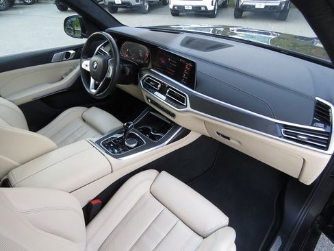 Used 2022 BMW X7 xDrive40i w/ Premium Package image 15