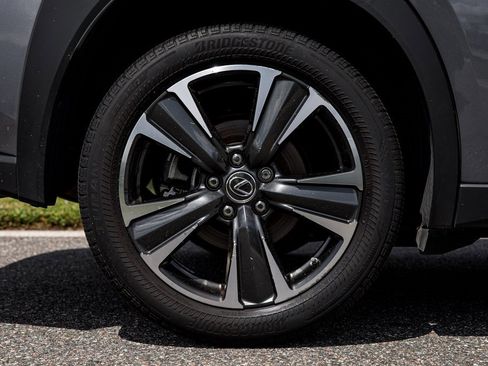 Used 2019 Lexus UX 200 image 10