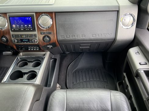 Used 2011 Ford F250 Lariat w/ Lariat Interior Pkg AWD/4WD image 31