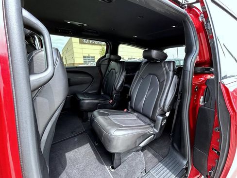 Used 2025 Chrysler Pacifica Select FWD image 21