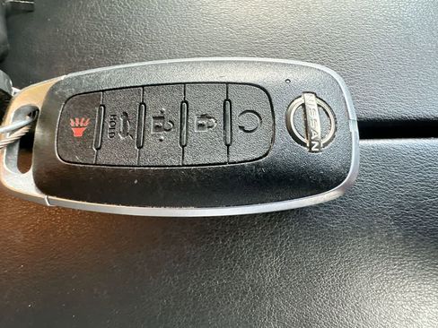 Used 2025 Nissan Rogue SV FWD image 28