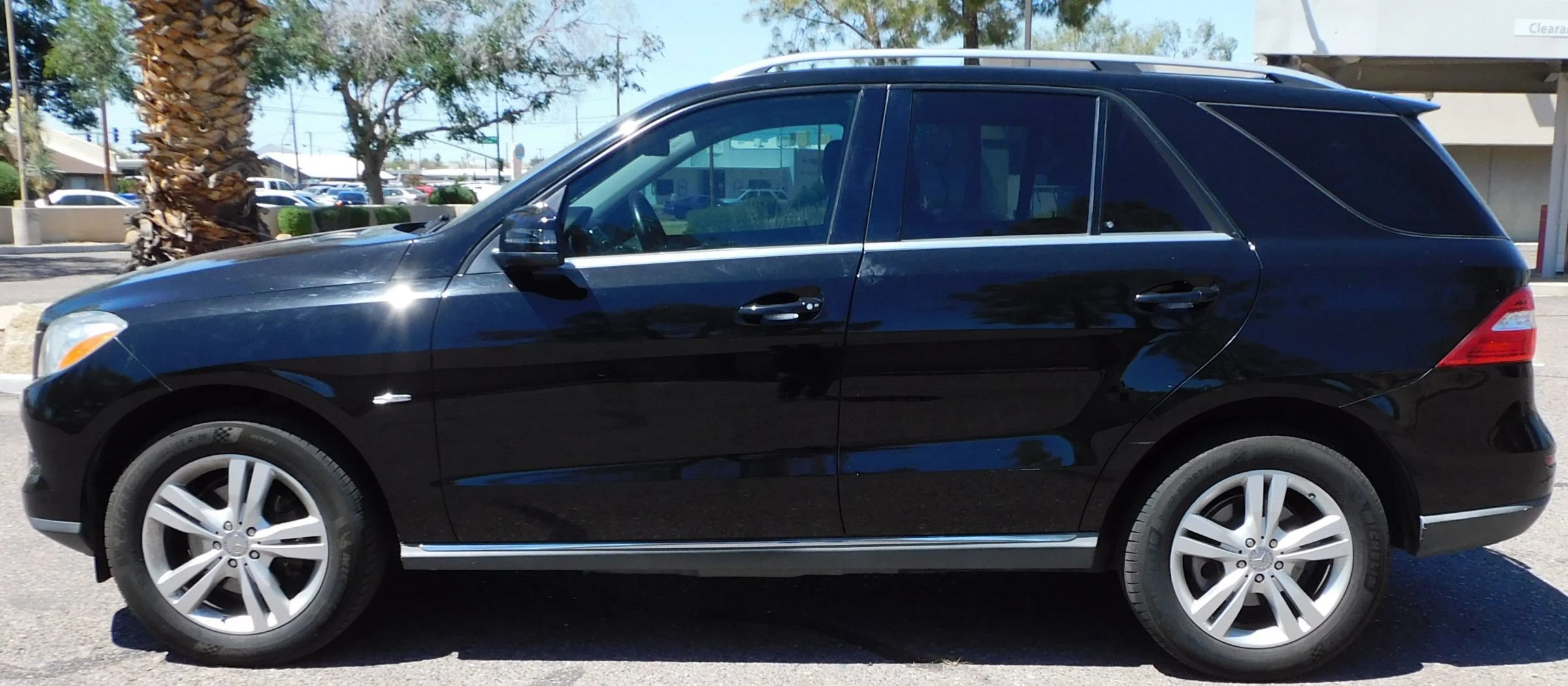Used 2012 Mercedes-Benz ML 350 BlueTEC 4MATIC image 3