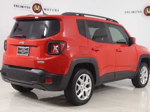 Used 2017 Jeep Renegade Latitude w/ Popular Equipment Group AWD/4WD image 3