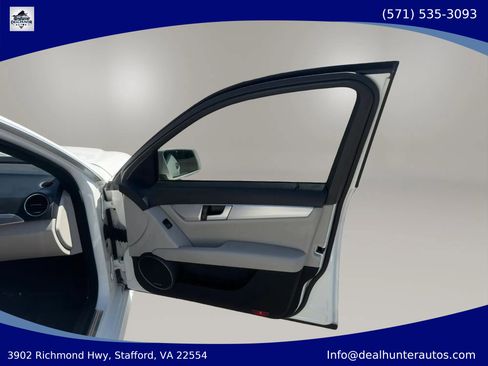 Used 2013 Mercedes-Benz C 250 Sedan image 14