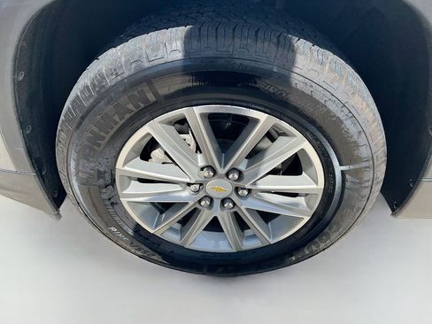 Used 2023 Chevrolet Traverse LT FWD image 33