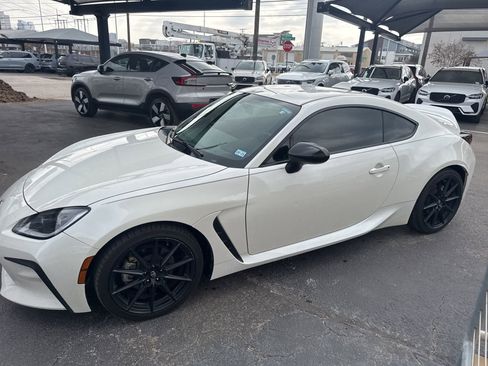 Used 2022 Toyota GR86 Premium image 2