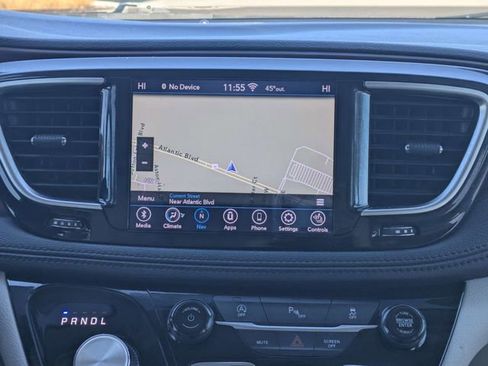 Used 2020 Chrysler Pacifica Limited image 21