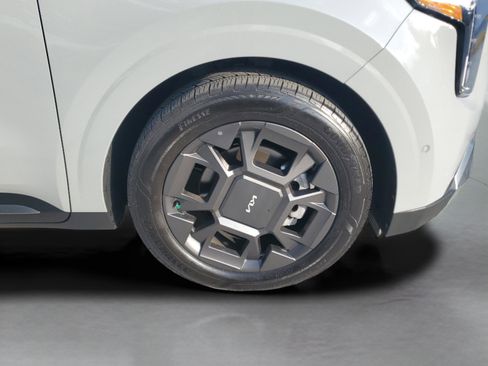 Certified 2025 Kia Carnival SX image 31