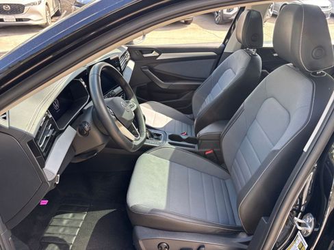 Used 2025 Volkswagen Jetta SE image 27