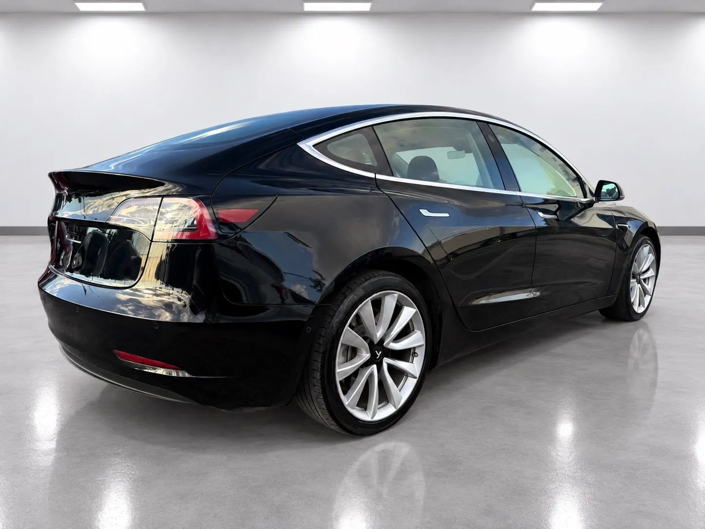 Used 2018 Tesla Model 3 Mid Range RWD image 5