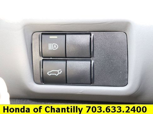 Used 2022 Toyota Highlander LE AWD/4WD image 17