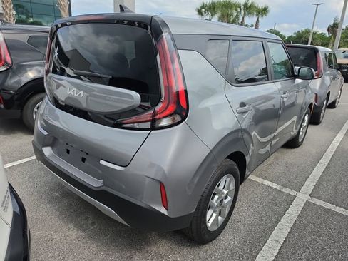 Certified 2025 Kia Soul LX w/ LX Technology Package FWD image 4