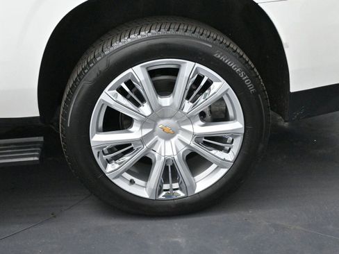 Used 2024 Chevrolet Suburban High Country w/ Advanced Technology Package image 44