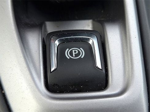 Certified 2025 Chevrolet Trax LS image 22