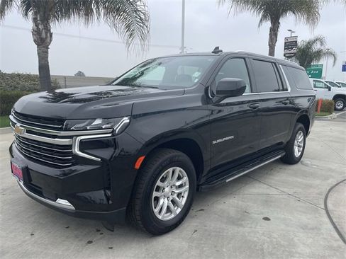 Used 2023 Chevrolet Suburban LT image 4