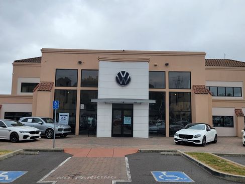 Used 2022 Mercedes-Benz GLE 350 w/ Premium Package image 28