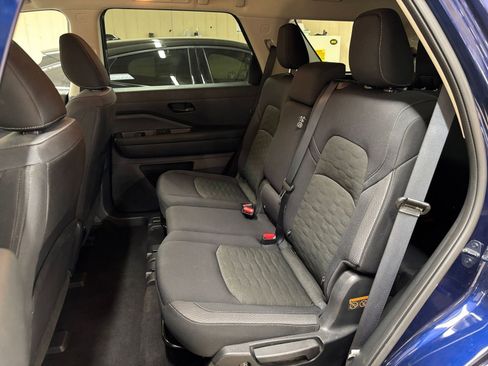 Used 2025 Nissan Pathfinder SV image 41