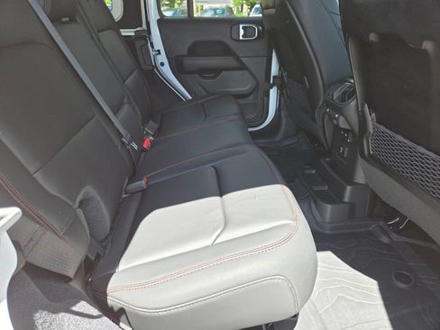 Used 2025 Jeep Wrangler Unlimited Rubicon AWD/4WD image 18