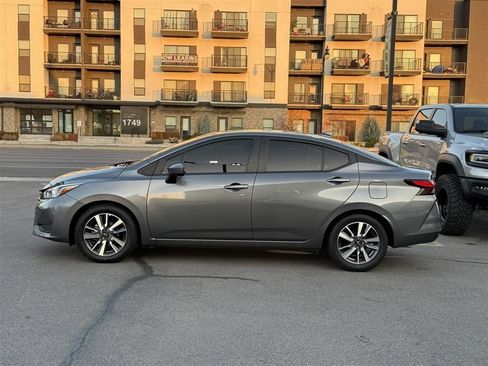 Used 2023 Nissan Versa SV image 4