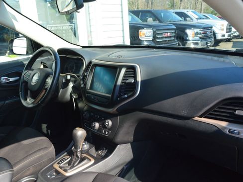 Used 2016 Jeep Cherokee Latitude w/ Safety/Convenience Group image 26