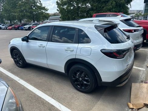 Used 2024 Honda HR-V Sport image 4