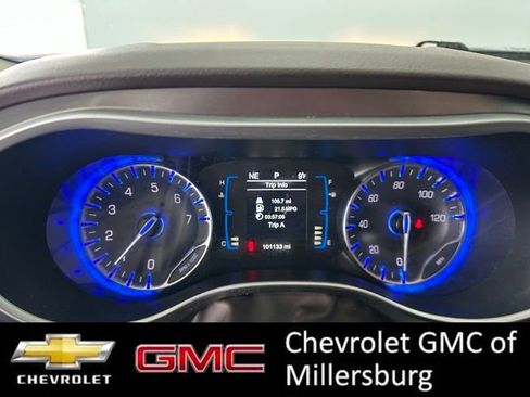 Used 2017 Chrysler Pacifica Touring-L image 17