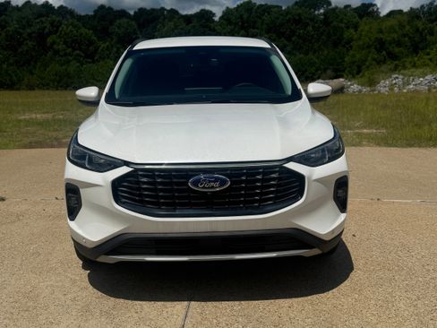 Used 2024 Ford Escape Platinum image 2
