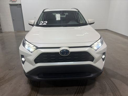 Used 2022 Toyota RAV4 XLE Premium image 39