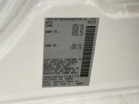 Used 2025 Nissan Altima 2.5 SV FWD image 12