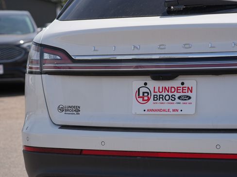 Used 2023 Lincoln Nautilus Reserve AWD/4WD image 12