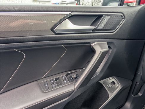 Used 2024 Volkswagen Tiguan SE R-Line image 20