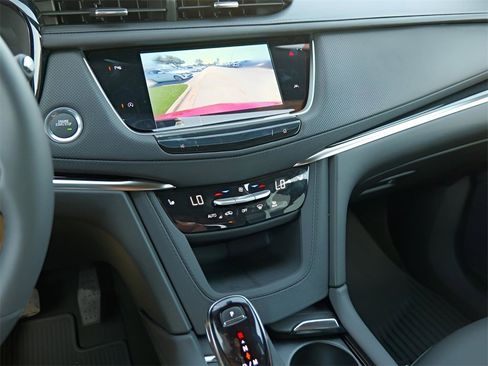 New 2025 Cadillac XT6 Luxury image 15