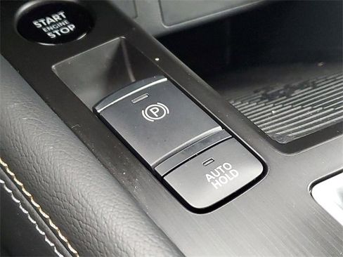 Certified 2025 Nissan Kicks SV image 17