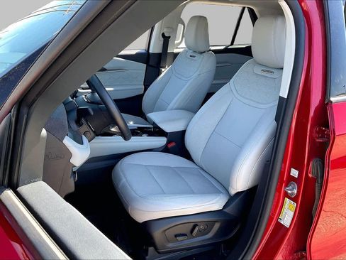 Used 2025 Ford Explorer Platinum w/ Ultimate Package AWD/4WD image 8
