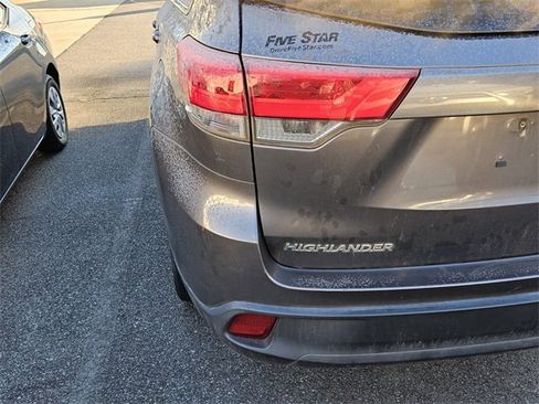 Used 2019 Toyota Highlander Plus image 12
