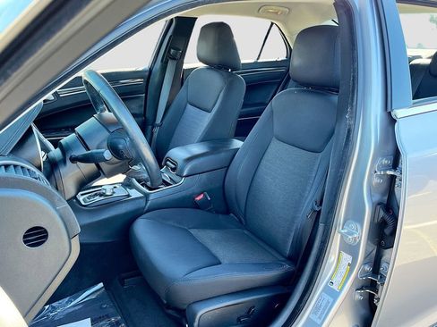 Used 2018 Chrysler 300 Touring image 19