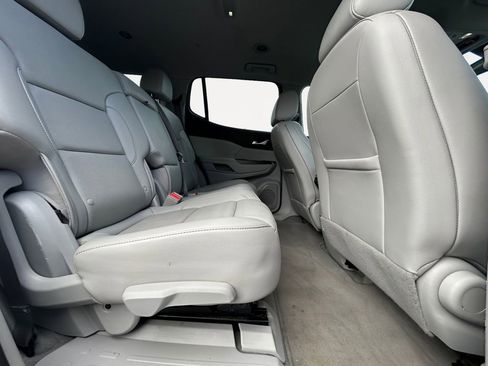 Used 2023 GMC Acadia SLT image 11