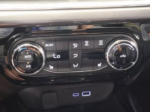 New 2026 Chevrolet Trax ACTIV w/ Sunroof Package FWD image 24