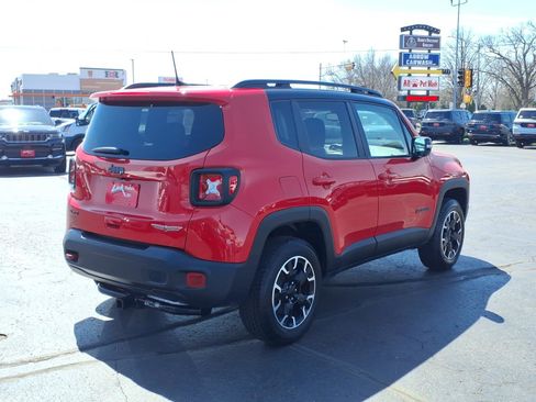 Used 2023 Jeep Renegade Trailhawk w/ Trailhawk Elite Group AWD/4WD image 4