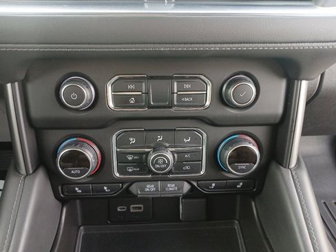 Used 2021 Chevrolet Tahoe Z71 w/ Z71 Off-Road Package image 29